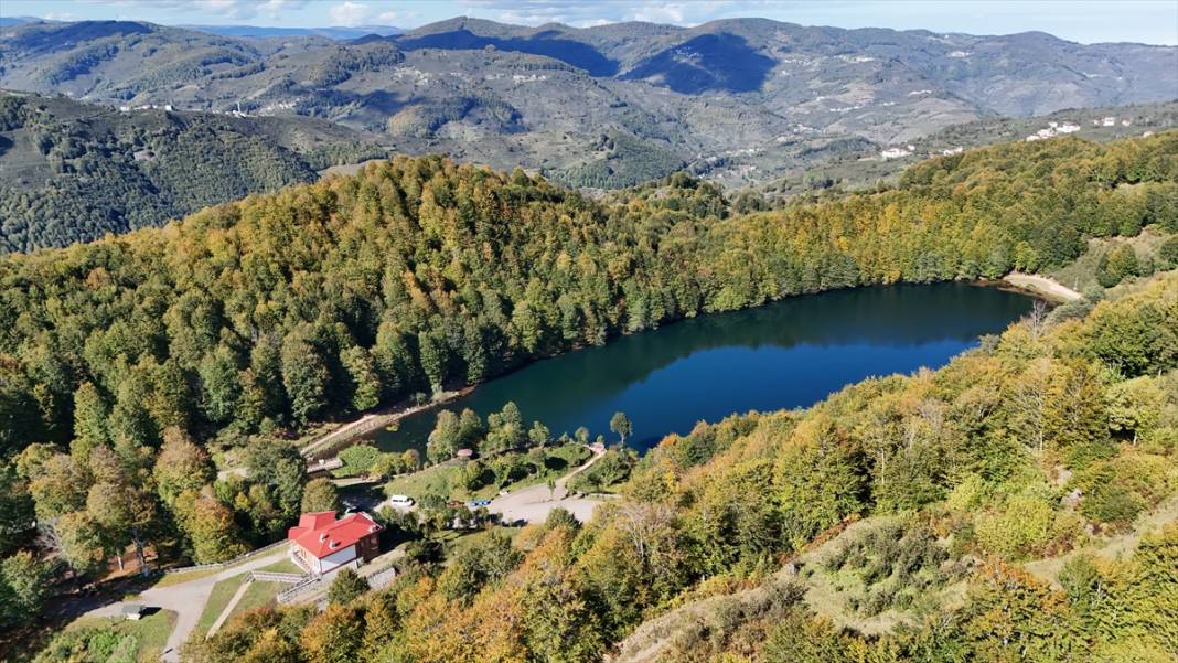 Sonbahar renkleriyle büyüleyen ünlü park rekora koşuyor 2